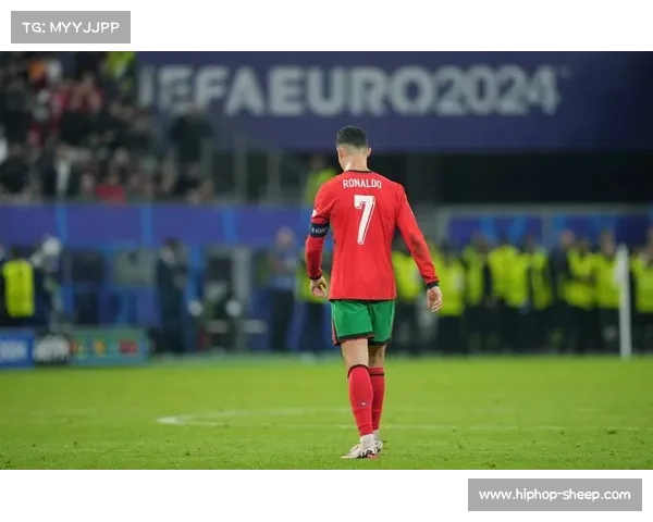 C罗点球稳健命中为葡萄牙取得关键领先展现领袖风采